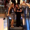 Giovanna Antonelli faz passeio em shopping com amiga