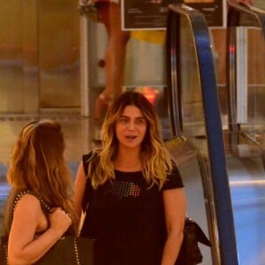 Giovanna Antonelli passeia em shopping do Rio de Janeiro ao lado de amiga