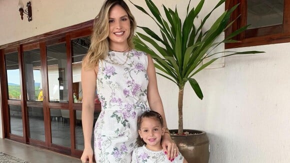 Thyane Dantas combina look floral fresh com a filha, Ysis: 'Amor roxo'. Foto!