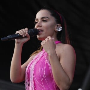 Solteira, Anitta já citou o que atrapalha em um relacionamento