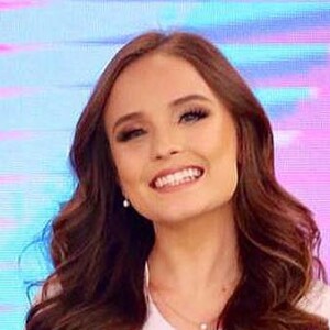 Em novembro, Larissa Manoela participou do Teleton, no SBT