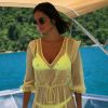 Vera Viel usa biquíni neon trançado da marca Galeria do Bikini para passeio de lancha em Angra