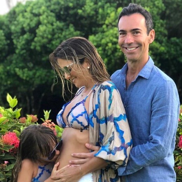Ticiane Pinheiro anunciou estar grávida de César Tralli, com quem se casou em dezembro de 2017: 'Uma 'vidinha' nasce dentro de mim'
