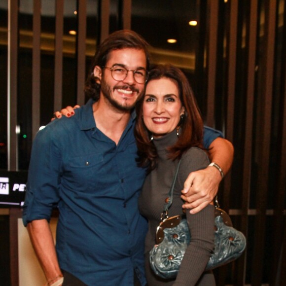 'Só posso agradecer pela cumplicidade, pelo amor, pelas vitórias e pelos desafios que enfrentamos nesses últimos 365 dias. Estamos prontos pra 2019', legendou Fátima Bernardes em clique com o namorado, Túlio Gadêlha