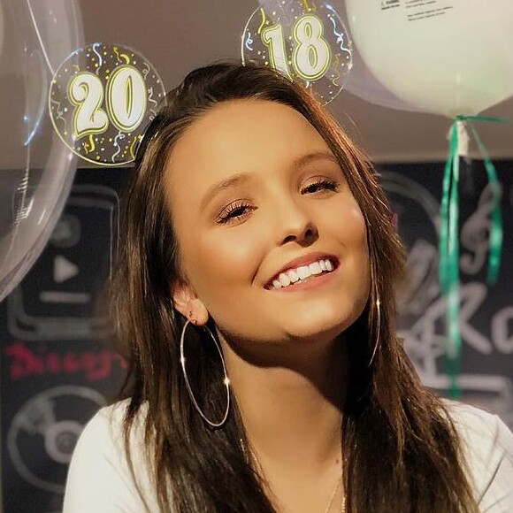 Larissa Manoela e Leo Cidade assumiram o namoro em dezembro de 2017, mas viram separados a chegada de 2018. A atriz estava nos EUA e o ator, no Brasil