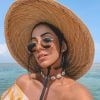 O look de praia de Jade Seba contou com o colar de búzios, que voltou a ser moda no verão 2019
