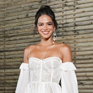 Bruna Marquezine curtiu a festa 'Galinhada', evento que encerra as comemorações de Ano-Novo em Fernando de Noronha