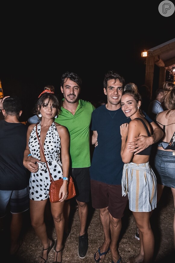 Paula Fernandes e o namorado, Gustavo Lyra, posaram com Kaká e a namorada, Carol Dias
