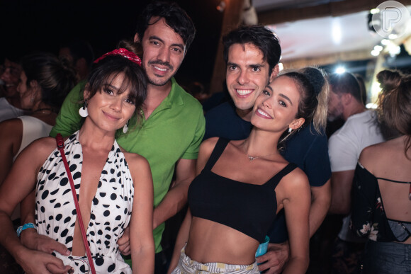 Kaká e Paula Fernandes posaram com os respectivos pares na Galinhada do Zé