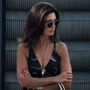 Fátima Bernardes aposta em look casual chic para ir ao shopping do Rio de Janeiro, nesta quarta-feira, 09 de janeiro de 2019
