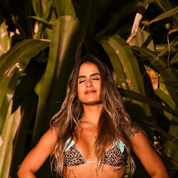 Carol Peixinho, participante do 'BBB19', tem uma coleção de biquínis e é antenada com as tendências da moda