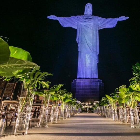 'Me senti em um filme hoje... que cenário extraordinário que o Senhor nos preparou! Eternamente grata!', escreveu Romana Novais