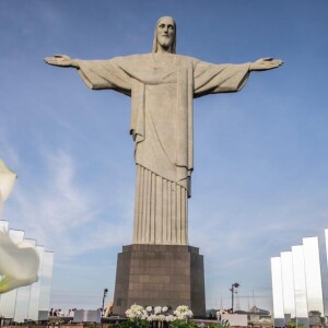 Alok e Romana Novais se casaram aos pés do Cristo Redentor, às 6h20