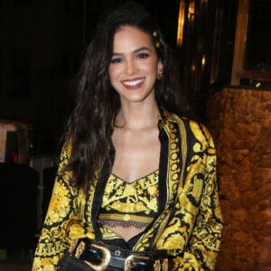 Bruna Marquezine revelou que mandava indiretas em 2017, ao brincar de 'Eu Nunca' com Matheus Mazzafera. 'Ver se cola com alguém', disse na época