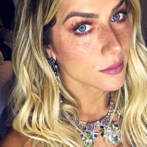 Antes de cortar o long bob, Giovanna Ewbank estava de megahair há 1 ano