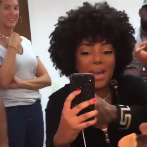 Transição capilar de Ludmilla começou em junho do ano passado