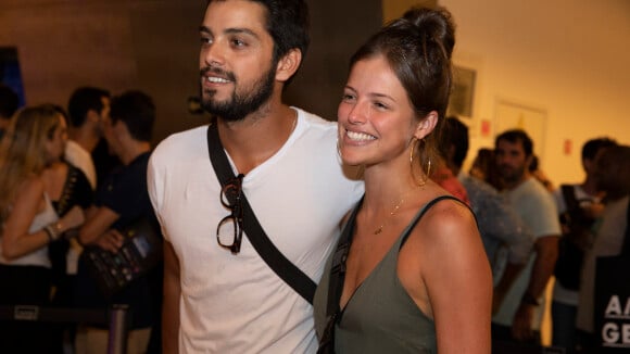 Agatha Moreira curte musical com Rodrigo Simas e comenta namoro: 'Felizes'