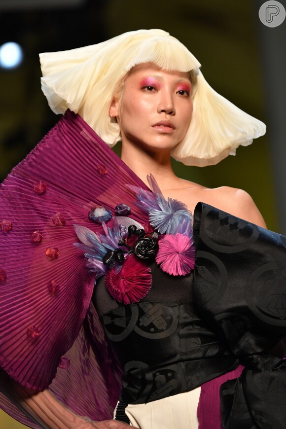 Desfile Jean Paul Gaultier na Primavera / Verão da Semana de Moda de Paris:  silhuetas assimétricas, organza e luxo