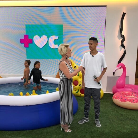 'Falo que Deus preparou pra mim. Fiz muito rápido, em cinco minutos. Acompanho o Egídio e o Fred nas redes sociais e vendo aquilo tudo de piscininha, amor, veio a ideia da música', disse o menino para Ana Maria Braga