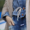Tendências da Moda de Rua da Paris Fashion Week: amarração no conuntinho jeans