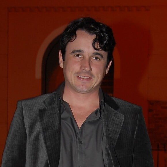 Caio Junqueira morreu após ficar uma semana internado. Amigos e colegas de profissão deram adeus ao ator através das redes sociais