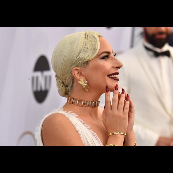 No SAG Awards 2019, Lady Gaga usou joias da coleção Blue Book da grife Tiffany & Co