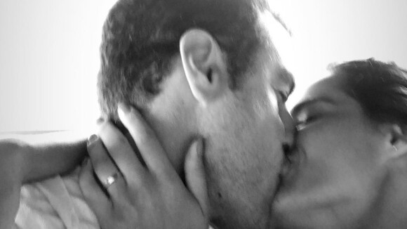 Beijão! Joaquim Lopes posta foto de momento romântico com Marcella Fogaça