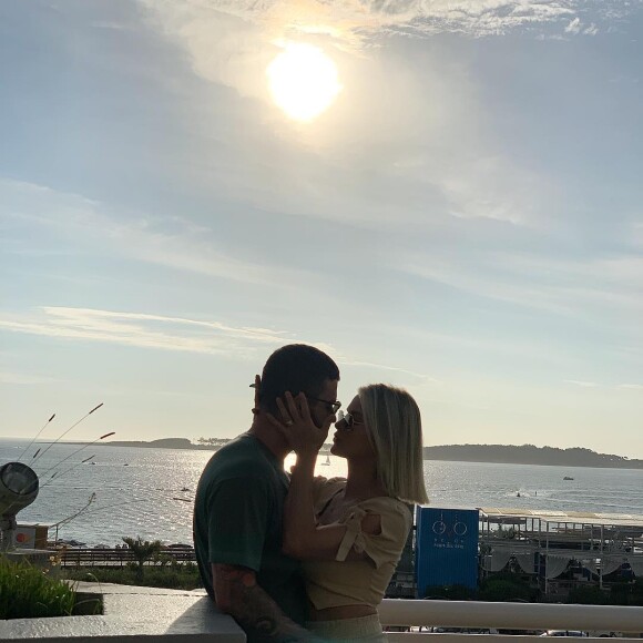 Andressa Suita e Gusttavo Lima protagonizaram momentos românticos na viagem ao Uruguai