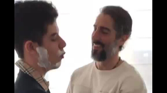 Marcos Mion fez a barba no filho mais velho, Romeo, de 13 anos. 'Raspando a barba como você mandou', disse o menino ao responder à mãe