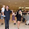Jessica Simpson leva os filhos, Maxwell e Ace, e o marido, Eric Johnson, para o lançamento de sua coleção de roupas na loja Nordstrom, em Los Angeles, nos EUA