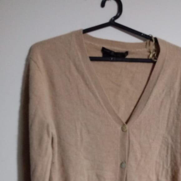 Roupas de Bruna Marquezine foram colocadas à venda em bazar de fã