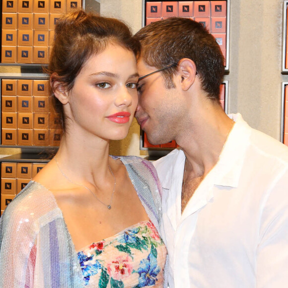 A maquiagem de noiva de Laura Neiva foi feita em tons terrosos para a cerimônia durante o dia