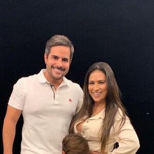 Dupla de Simaria, Simone é casada com Kaká Diniz, com quem tem um filho