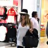 Danielle Winits embarcou no aeroporto Santos Dumont, no Rio de Janeiro, na manhã desta quarta-feira, 24 de setembro de 2014. Usando um look todo preto e branco, a atriz esbanjou estilo de óculos escuros e com um chapéu bicolor