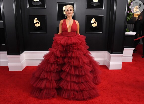 Looks do Grammy Awards: Bebe Rexha vestindo Monsoori
