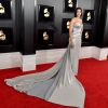 Looks do Grammy Awards: Dua Lipa vestindo Versace