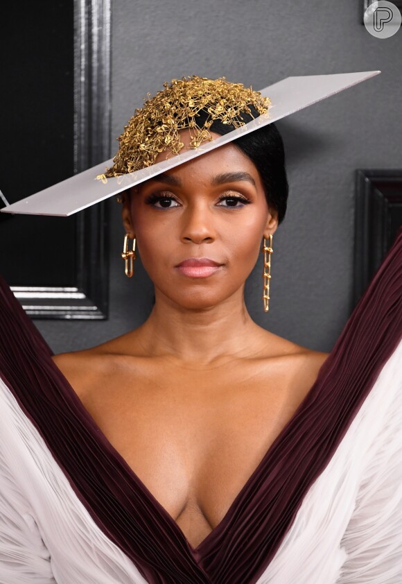 Looks do Grammy Awards 2019: o chapéu estiloso da cantora Janelle Monáe no detalhe