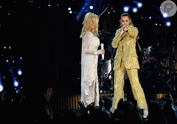 Looks do Grammy Awards 2019: Miley Cyrus espetaculosa no palco