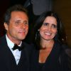Malu Mader e o marido, Tony Bellotto, posam para fotos ao chegar à cerimônia de abertura da Festival do Rio