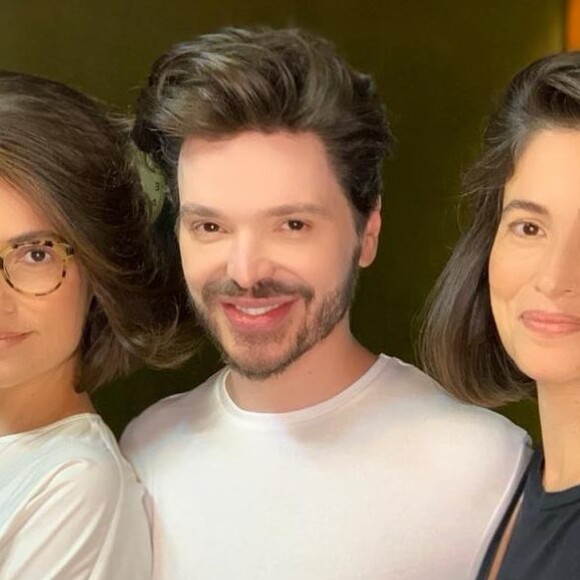 Renata Vasconcellos e sua irmã gêmea, Lanza Mazza, renovaram o visual na terça-feira, 12 de fevereiro de 2019, com o hairstylist Tiago Parente. O estilo de corte escolhido foi o bob haircut, corte que anda fazendo a cabeça das famosas