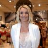 Britney Spears aparece de cabelos curtos em lançamento de sua linha de lingerie, na Alemanha, em 25 de setembro de 2014