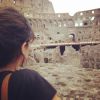 Vanessa Giácomo visita o Coliseu, em Roma