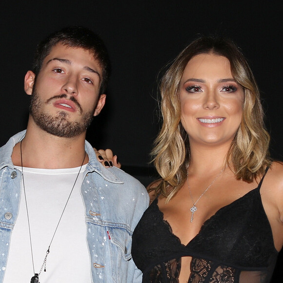 Carol Dantas e Vinícius Martinez estão noivos