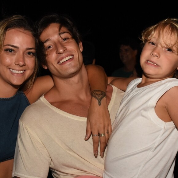 Vinícius Martinez se declarou para Carol Dantas, de quem ficou noivo: 'Apaixonado como nunca. Vivendo os melhores sonhos. É dela, é nosso, por ela, por nós'