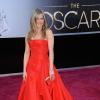 Jennifer Aniston, na 85ª edição do Oscar, em 2013, encerrou seu jejum de quatro anos sem ir ao evento. Para a ocasião, na qual Jennifer foi uma das apresentadoras, a atriz escolheu um tomara que caia Versace. As joias eram assinadas por Fred Leighton. 