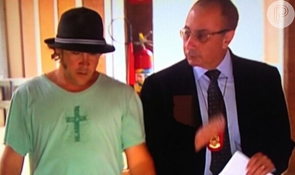 Roy Rossello paga pensão e é solto. Cantor deve voltar à 'Fazenda'