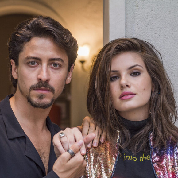 João (Rafael Vitti) acrescenta a Vanessa (Camila Queiroz) em relação a seu irmão, Jerônimo (Jesuíta Barbosa), nos próximos capítulos da novela 'Verão 90': 'Vai te dar o bote'