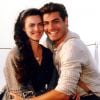 O casal de protagonistas Juliana (Ana Paula Arósio) e Matteo (Thiago Lacerda) se aproxima em um navio a caminho do Brasil