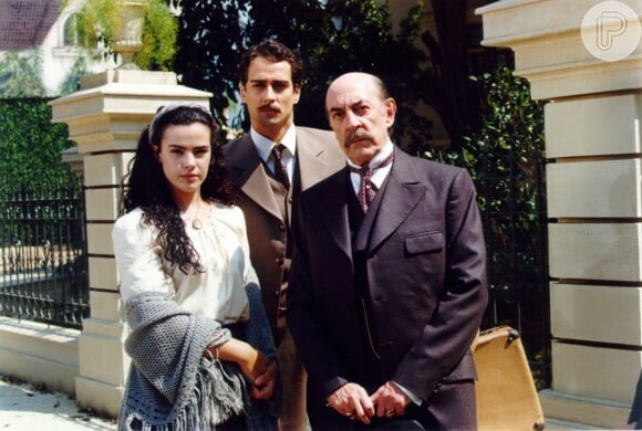 Giuliana (Ana Paula Arósio) foi acolhida na casa de Francesco (Raul Cortez) ao chegar ao Brasil