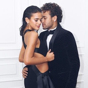 Bruna Marquezine e Neymar ganharam a torcida de fãs após decisão com fotos nas redes sociais nesta sexta-feira, dia 22 de fevereiro de 2019